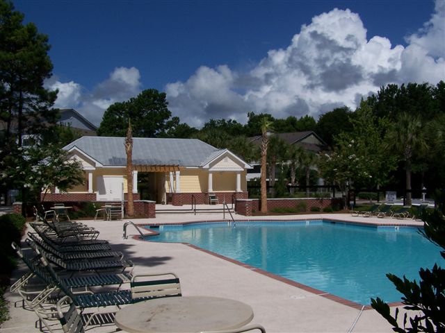 The Clubhouse and Pool at The Retreat
